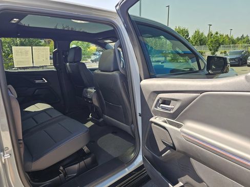 Used 2025 Chevrolet Silverado EV RST AWD/4WD image 15