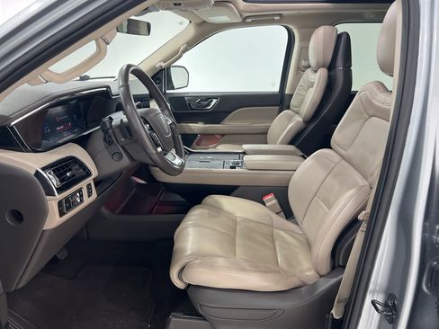 Used 2023 Lincoln Navigator Reserve image 19