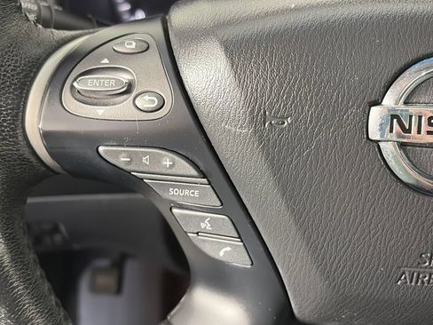 Used 2016 Nissan Pathfinder Platinum w/ Family Entertainment Package AWD/4WD image 17