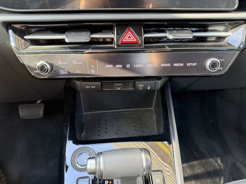 Used 2024 Kia Niro EX image 26