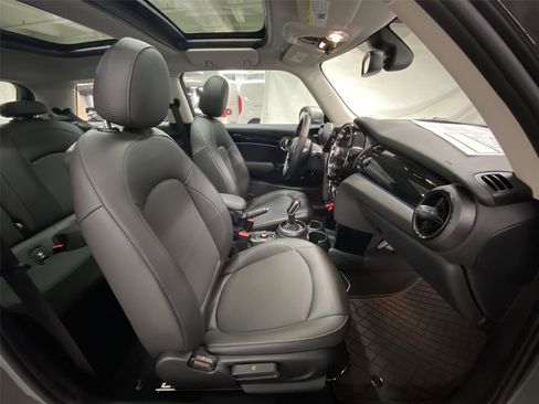 Used 2023 MINI Cooper 2-Door Hardtop image 30