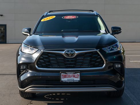 Certified 2026 Toyota Highlander Platinum AWD/4WD image 2