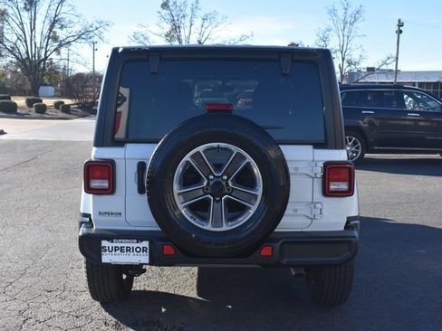 Used 2022 Jeep Wrangler Unlimited Sahara image 6