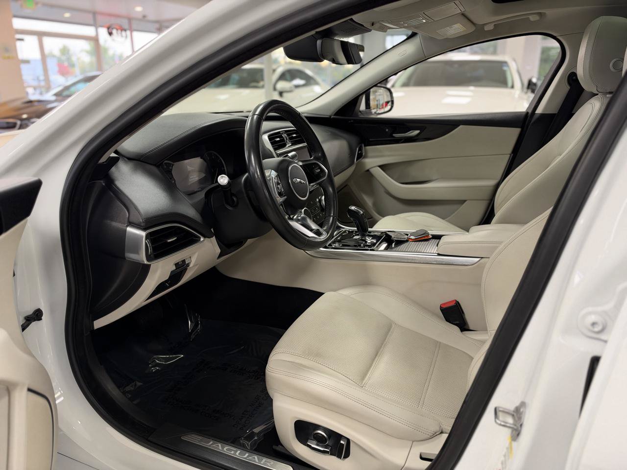 Used 2020 Jaguar XE S RWD image 10