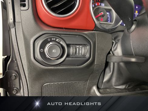 Used 2022 Jeep Wrangler Rubicon w/ Cold Weather Group AWD/4WD image 24
