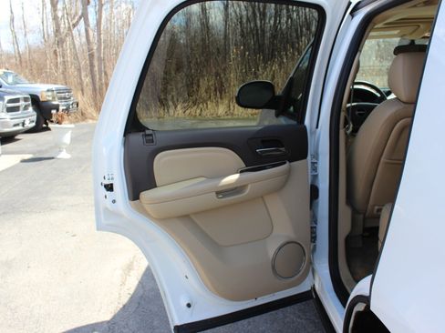 Used 2011 GMC Yukon Denali image 32