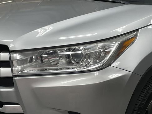 Used 2018 Toyota Highlander LE image 6