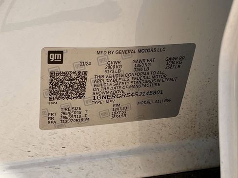 Used 2025 Chevrolet Traverse LT image 37