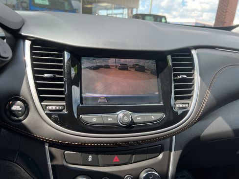 Used 2022 Chevrolet Trax LT w/ LT Convenience Package image 19