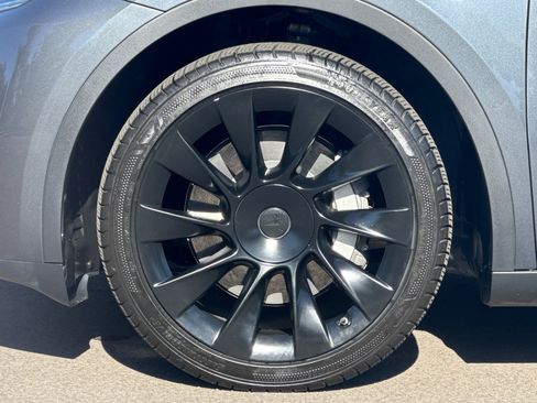 Used 2023 Tesla Model Y Long Range AWD/4WD image 35