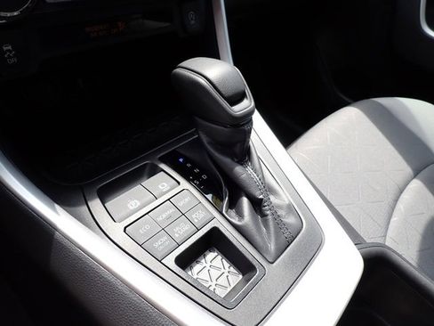 Used 2022 Toyota RAV4 XLE image 22