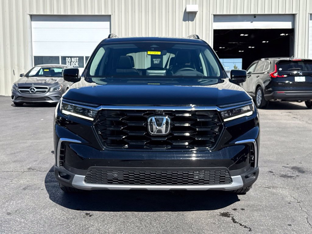 Used 2025 Honda Pilot Elite image 2