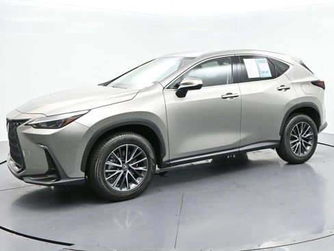 Used 2022 Lexus NX 250 FWD w/ Towing Package (2000 Lbs) image 4