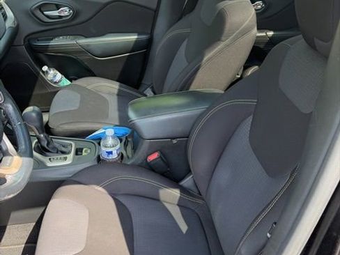 Used 2015 Jeep Cherokee Latitude w/ Comfort/Convenience Group image 3