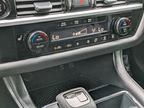 Used 2025 Nissan Pathfinder SV AWD/4WD image 48