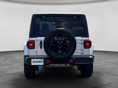 Used 2023 Jeep Wrangler Unlimited Sahara AWD/4WD image 8