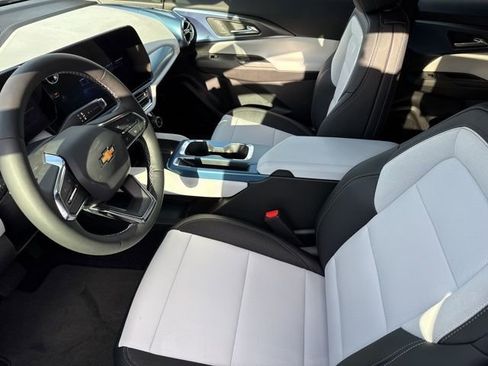 New 2026 Chevrolet Equinox EV LT image 9