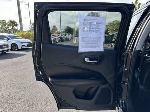 Used 2021 Jeep Compass Latitude image 40