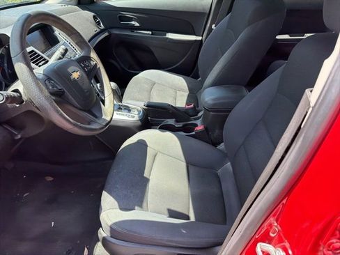 Used 2016 Chevrolet Cruze LT w/ Technology Package image 6