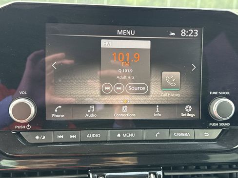 Used 2025 Nissan Pathfinder SV FWD image 19