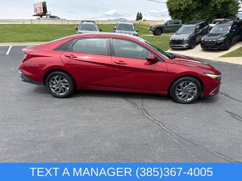 Used 2024 Hyundai Elantra SEL FWD image 2