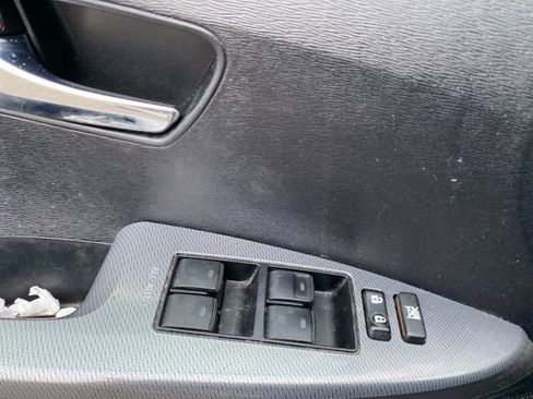 Used 2013 Toyota Venza LE image 26