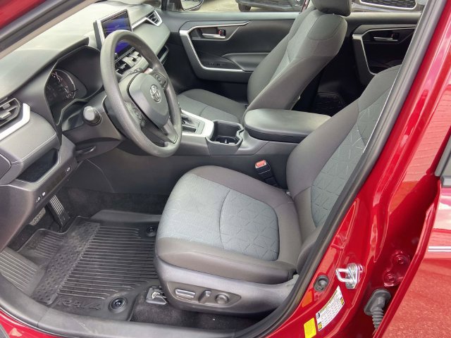 Used 2025 Toyota RAV4 XLE w/ Convenience Package FWD image 25