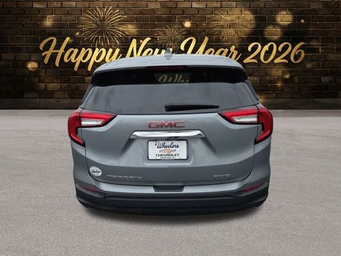 Used 2024 GMC Terrain SLE image 4