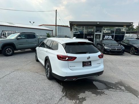 Used 2018 Buick Regal Essence w/ Driver Confidence Package #1 AWD/4WD image 3