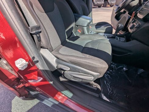 Used 2019 Jeep Cherokee Latitude w/ Popular Appearance Group image 13