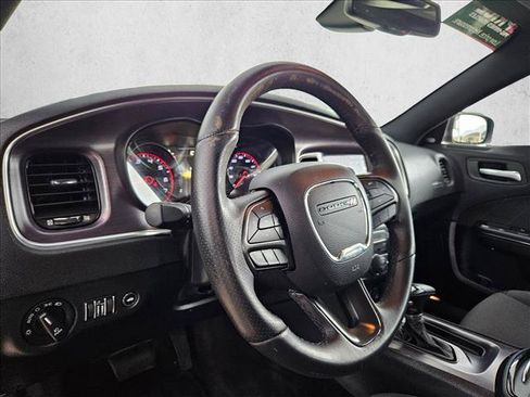 Used 2017 Dodge Charger R/T w/ Navigation & Travel Group RWD image 7