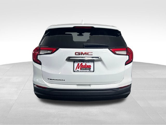 Used 2024 GMC Terrain SLE FWD image 4
