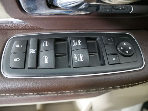 Used 2017 RAM 1500 Laramie AWD/4WD image 25
