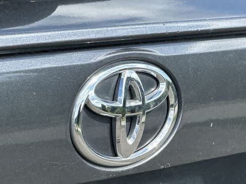 Used 2020 Toyota RAV4 LE FWD image 17