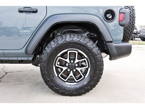 Used 2025 Jeep Wrangler Sport image 31