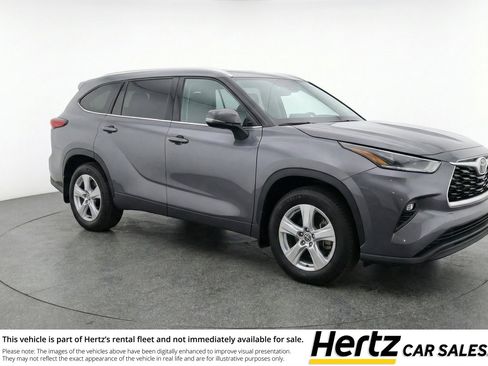 Used 2025 Toyota Highlander LE image 1