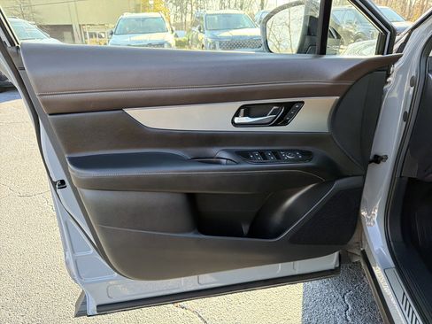 Used 2025 Nissan Murano Platinum w/ Cargo Package image 10