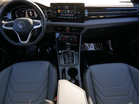 Used 2025 Volkswagen Jetta SEL FWD image 10