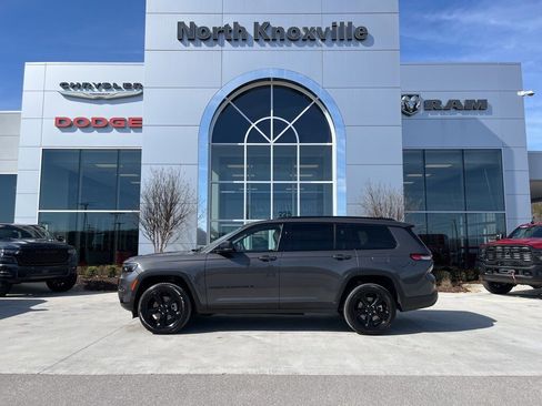 Used 2024 Jeep Grand Cherokee L Limited w/ Luxury Tech Group II image 2