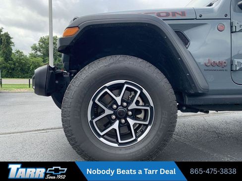 Used 2025 Jeep Wrangler Unlimited Rubicon AWD/4WD image 2