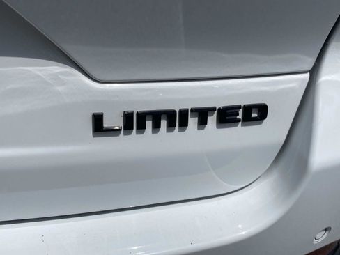 Used 2023 Jeep Grand Cherokee Limited AWD/4WD image 6