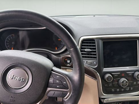 Used 2018 Jeep Grand Cherokee Limited image 12