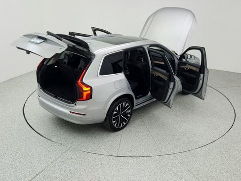 Certified 2025 Volvo XC90 B6 Plus image 31