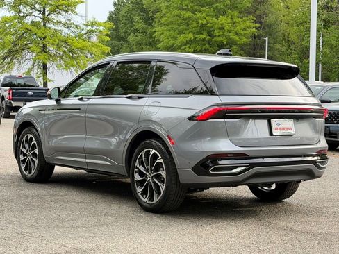 Used 2024 Lincoln Nautilus Reserve AWD/4WD image 5