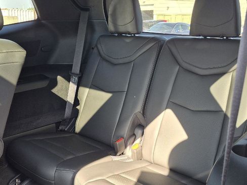 Used 2024 Cadillac XT6 Premium Luxury FWD image 9