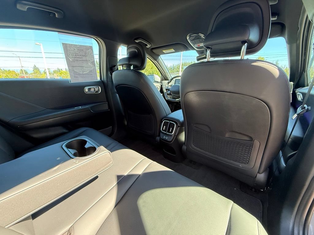 Used 2025 Hyundai Ioniq 6 SEL AWD/4WD image 17