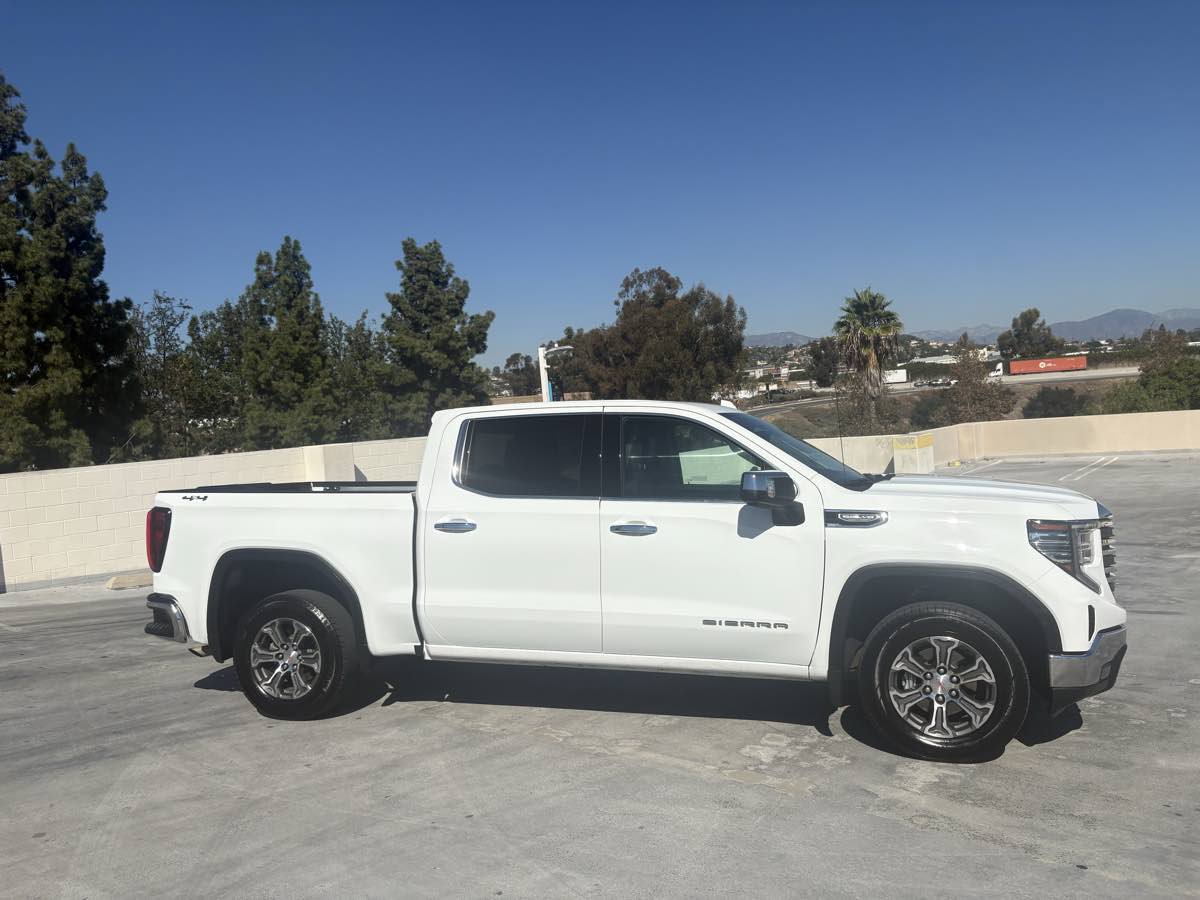 Used 2025 GMC Sierra 1500 SLT AWD/4WD image 33