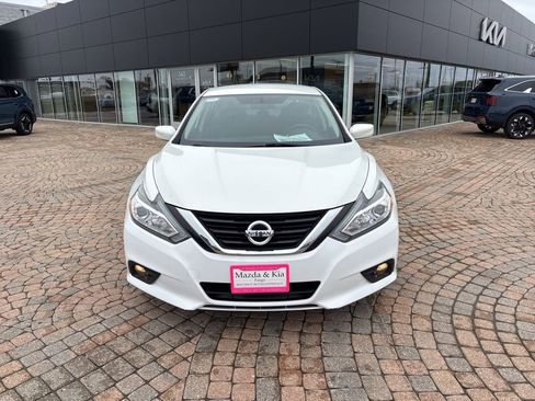 Used 2018 Nissan Altima 2.5 SV image 2