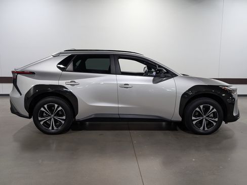 Used 2023 Toyota bZ4X XLE w/ Weather Package AWD/4WD image 2