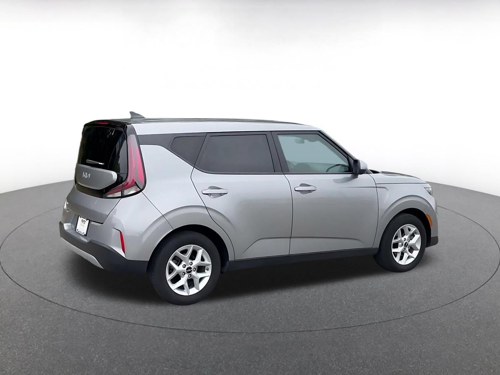 Used 2025 Kia Soul LX w/ LX Technology Package FWD image 14